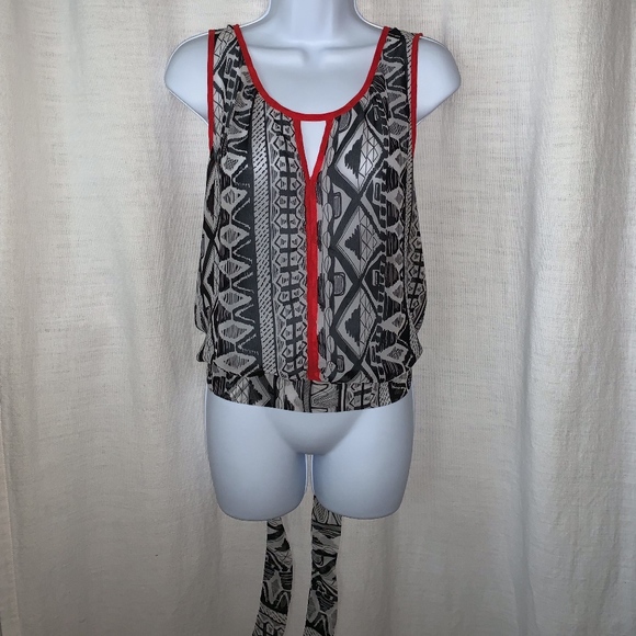 EUC -Beautiful ROOMMATES Slit Back w/Tie Waist Top - Picture 2 of 5